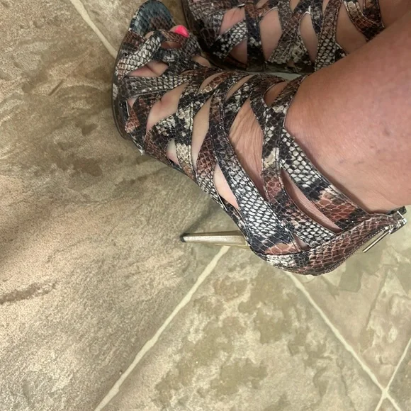 NWOT Stylish Snakeskin Stiletto Heels - Picture 4 of 13